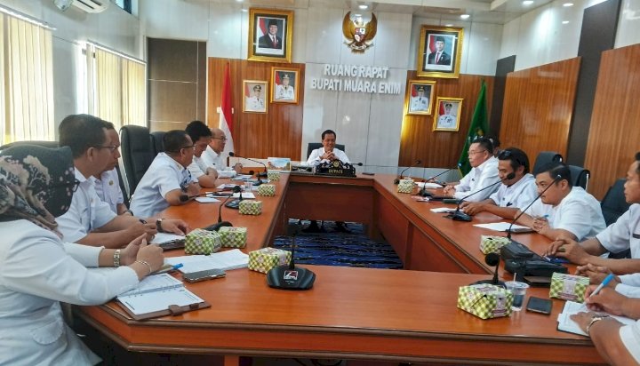 Bupati Muara Enim Edison saat pimpin rapat pembahasan lahan Sekolah Rakyat untuk menampung anak-anak yang tidak mampu dalam rangka mendukung Program Nasional Presiden RI/ist