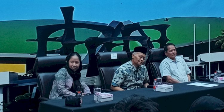 Hidayat Nur Wahid (tengah), Jurnalis RMOL Raiza Andini (kiri)/RMOL