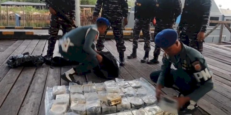 TNI AL mengamankan 48,54 kilogram sabu dari Malaysia/Ist
