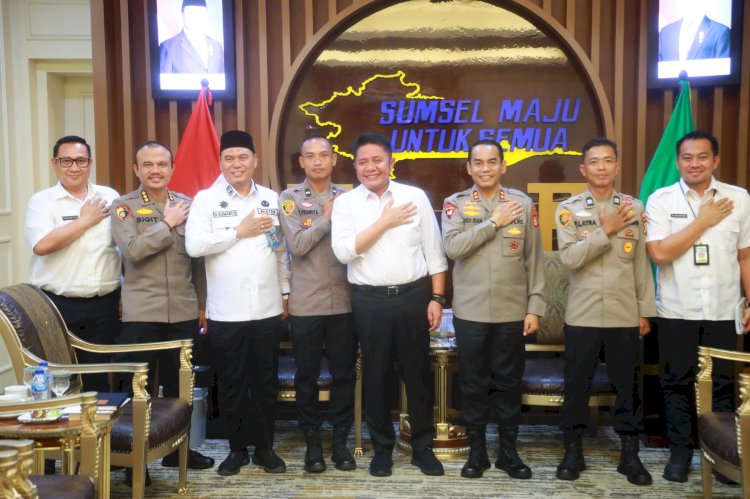 Gubernur Sumsel H Herman Deru saat menerima audiensi Kapolda Sumsel Irjen Pol. Andi Rian R. Djajadi, S.I.K., M.H., bersama jajaran/Humas 