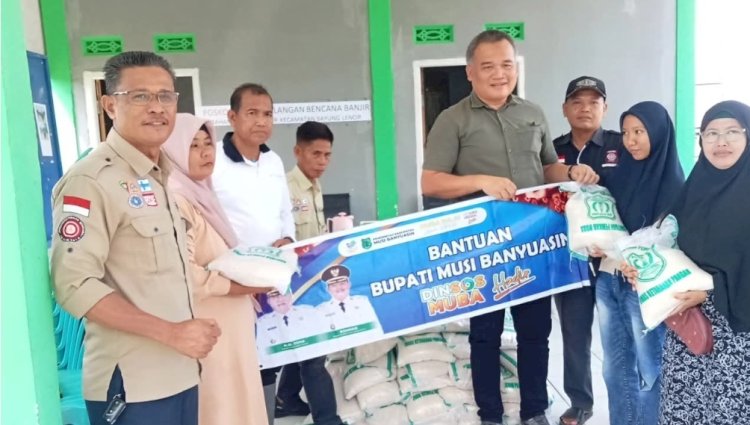 Pemerintah Kabupaten Musi Banyuasin (Pemkab Muba) menunjukkan kepeduliannya terhadap warga terdampak banjir di Kelurahan Bayung Lencir/sit