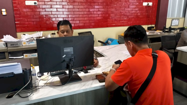 Marhendra Suardy alias Hendra (36) membuat laporan di Polrestabes Palembang/ist