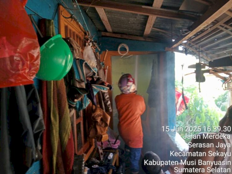 Tim Pemadam Kebakaran (Damkar) Kabupaten Musi Banyuasin (Muba) bergerak cepat memadamkan kebakaran/ist