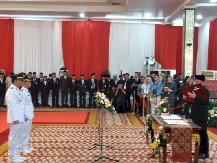Gubernur Sumsel H Herman Deru melantik Bupati dan Wakil Bupati Empat Lawang Joncik-Arifai/Foto: Dudi Oskandar